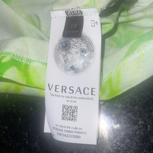PRE-OWNED - Women's Versace Clip Shoulder Tie Dye Medusa Tee. Size 38IT - Picture 7 of 12